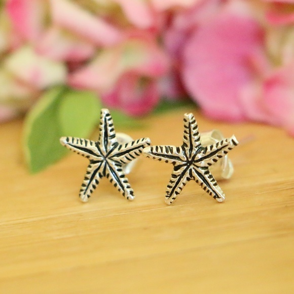 925 Sterling Silver Star Fish 10 mm Stud Earrings - Picture 2 of 7